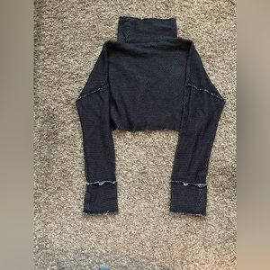 Brand: Urban Outfitters; Style: cropped, turtle neck, flowy, sweater; Size:M